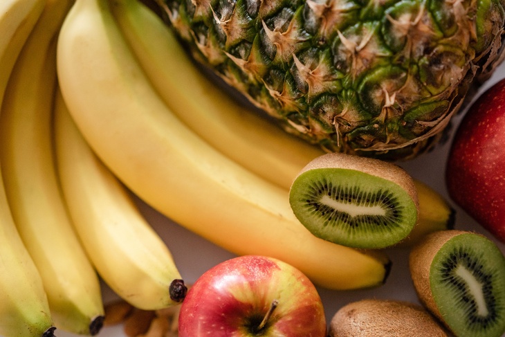 Богаты антиоксидантами и клетчаткой: названы четыре главных фрукта для борьбы с жиром на животе