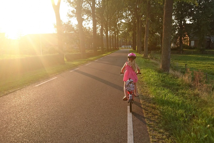 Эксперт рассказал, как научить ребенка кататься на велосипеде