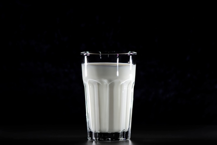 Доктор Гинзбург объяснил, почему сорокалетним запрещено молоко