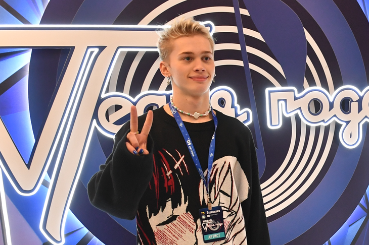 «Зачем он держится между ног?»: Милохин сделал пародию на Моргенштерна