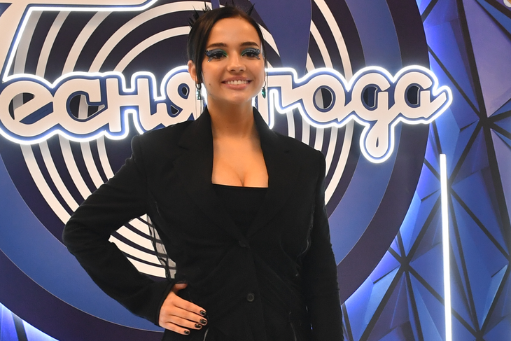 Карнавал с новым бойфрендом приготовила курицу и фаршированные грибы: рецепт