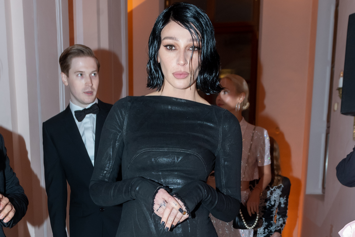 «С вином в пластиковом стаканчике»: гопник-Ивлеева сравнила себя с Пугачевой и Киркоровым «С вином в пластиковом стаканчике»: гопник-Ивлеева сравнила себя с Пугачевой и Киркоровым