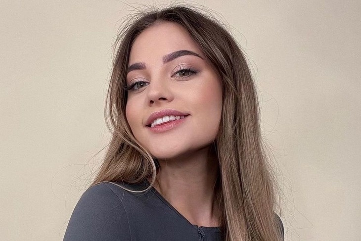 Жена Моргенштерна в одном полотенце сняла себя в ванной: видео