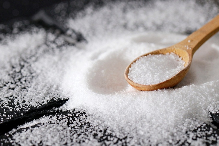 Россиянам объяснили, как правильно хранить запасы соли и сахара