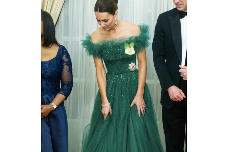 Dazzling look! Kate Middleton wore a stunning green dress by Jenny Packham