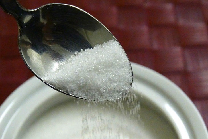Диетолог предупредила о неприятных последствиях хранения сахара дома