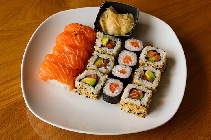 Из вредного — только соль и панировка: сколько суши и роллов можно съедать в день