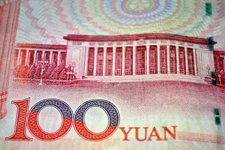 Потрогать руками сложно, но валюта перспективная: какие есть плюсы и риски китайского юаня