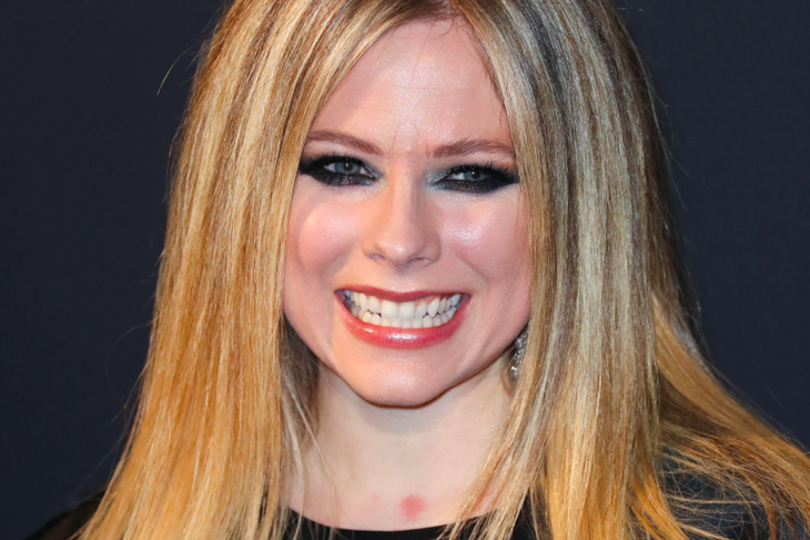 Avril Lavigne confirms Mod Son gave her an engagement ring