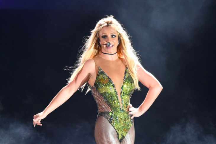 Britney Spears showed her bare belly: VIDEO