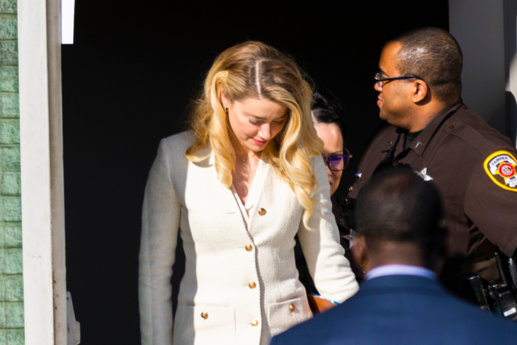 Amber Heard showed how Johnny Depp crashes their kitchen: VIDEO