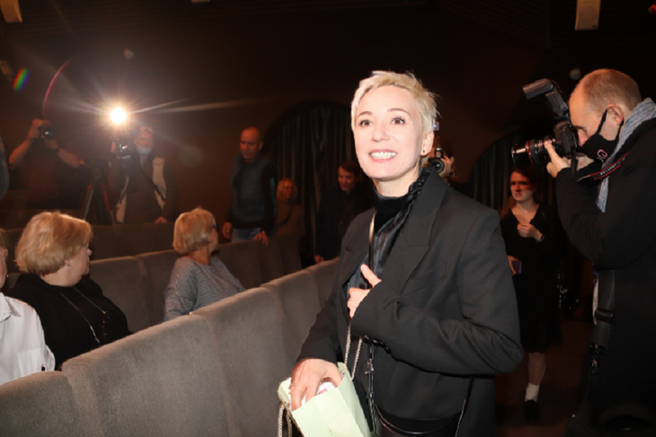 Экс-свекровь Хаматовой прокомментировала отъезд актрисы в Латвию