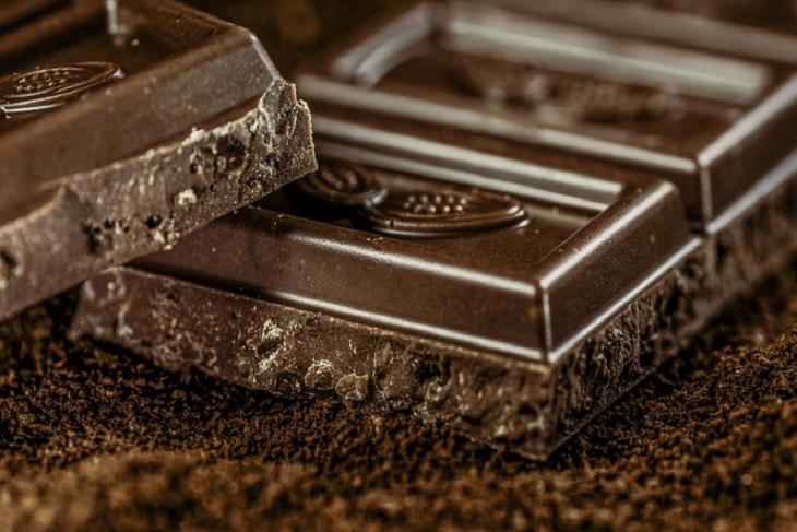 Диетологи объяснили, почему нужно есть темный шоколад каждый день