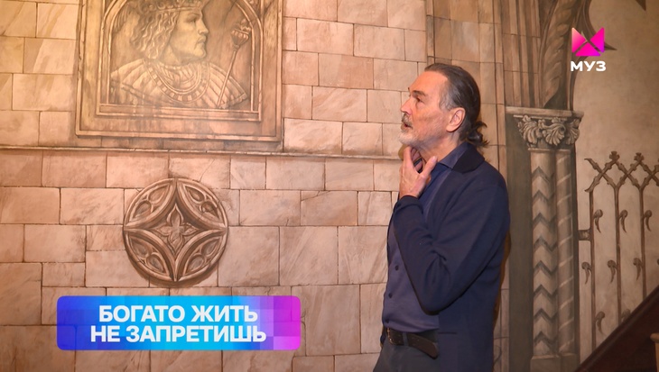«Камин стоимостью всего 195 тысяч евро»: Никас Сафронов показал свой средневековый замок