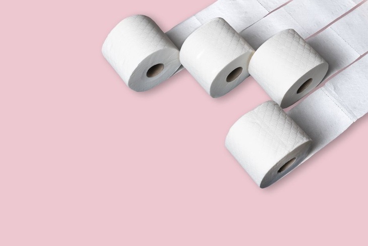 Россиянам рассказали, будет ли в магазинах белая туалетная бумага