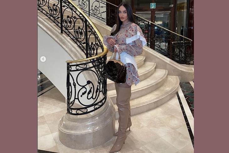 «Ох, уж эти когти!»: ненасытная Водонаева отпугнула своим видом