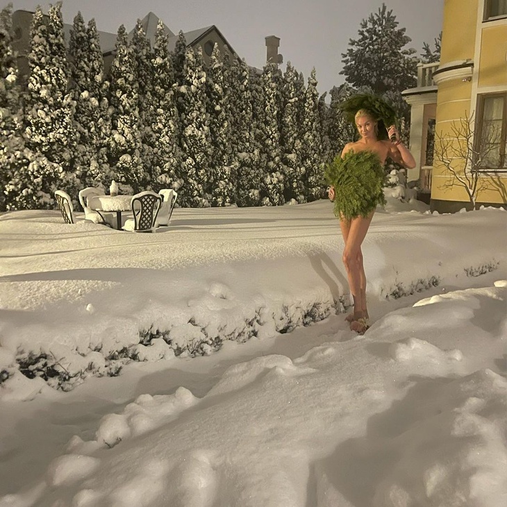 «Стыдобища»: Волочкова снялась полностью обнаженной на улице