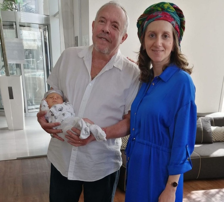 «Папина копия»: Макаревич впервые показал фото новорожденного сына