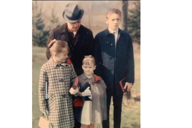 PHOTO: Sharon Stone's sister showed throwback family