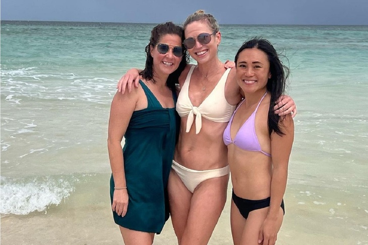 PHOTO Amy Robach showed a sporty body in a bikini