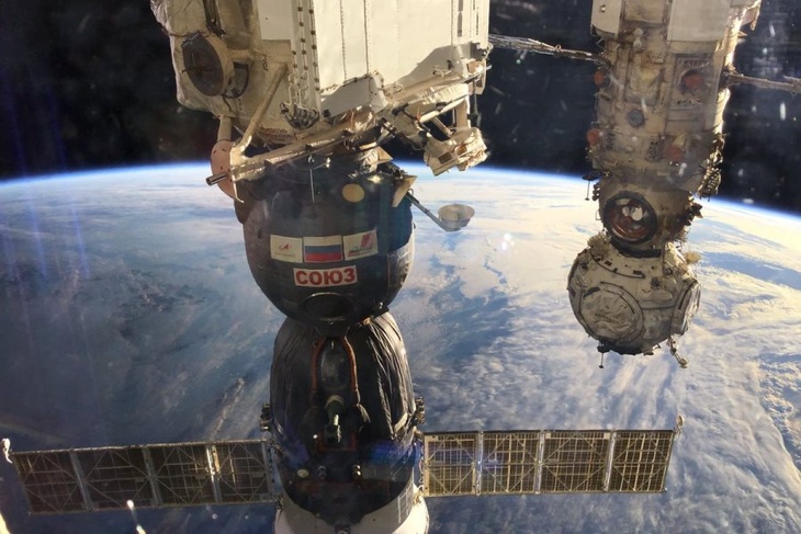 Мы первые! Российский экипаж МКС отправил с орбиты поздравления с Днем космонавтики