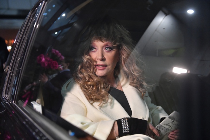 «Я не вижу никаких проблем»: юрист объяснил, может ли Алла Пугачева лишиться российской пенсии