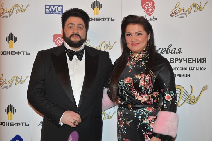 «Ее везде шпыняют»: писательница Толстая назвала критиков мышами, «пищащими на великую Нетребко»