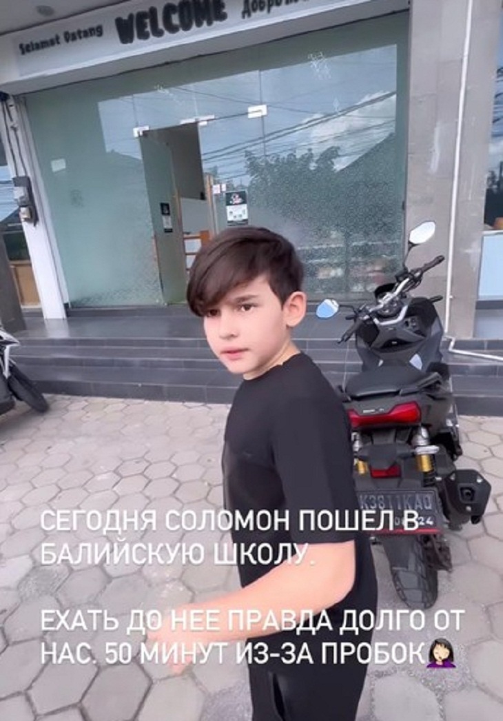 А говорила, что уехала просто в отпуск: Анфиса Чехова отдала сына в школу на Бали