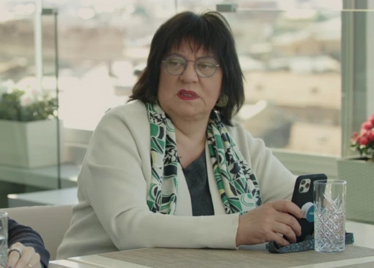 «Ее везде шпыняют»: писательница Толстая назвала критиков мышами, «пищащими на великую Нетребко»