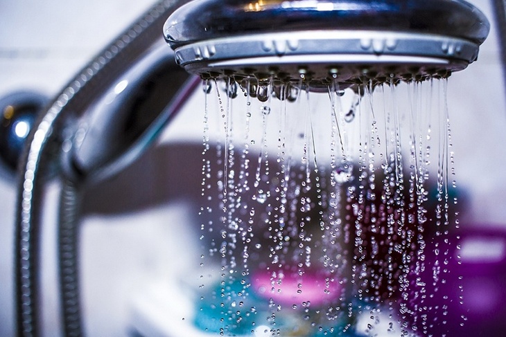 Теплый душ или горячая ванна? Какие водные процедуры полезны для кожи, а какие вредны