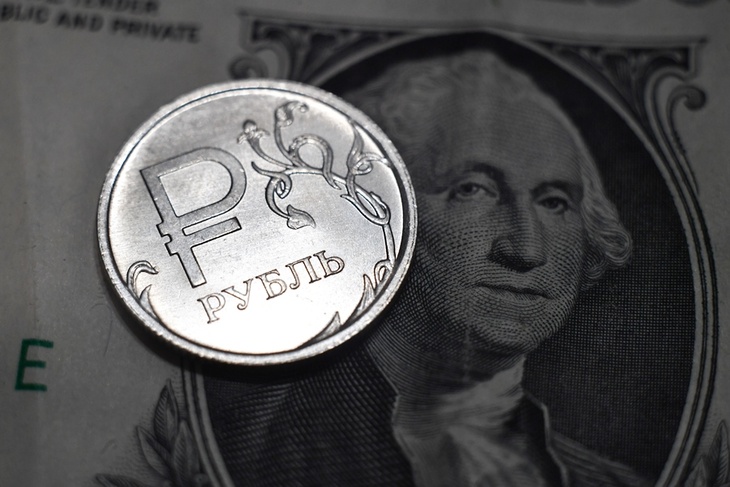 Грозит товарный коллапс: аналитик поумерил радость россиян по поводу роста рубля к доллару