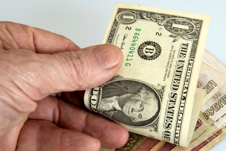 Еще минус 15 рублей: экономист назвал условия нового обвала доллара
