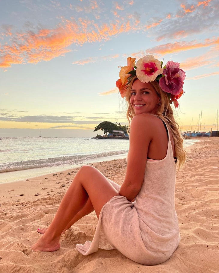 «Как бальзам на душу»: Юлия Ефимова изящно понежилась на берегу Гавайев «Как бальзам на душу»: Юлия Ефимова изящно понежилась на берегу Гавайев