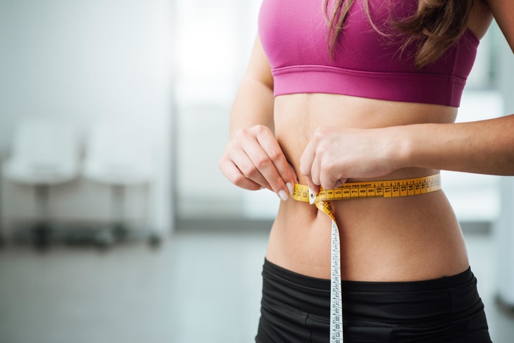 Съедать по 30 граммов: названы главные способы быстро избавиться от жира на животе