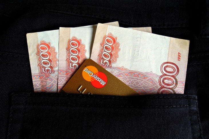Эксперт рассказал, как экономический кризис отразится на зарплатах россиян