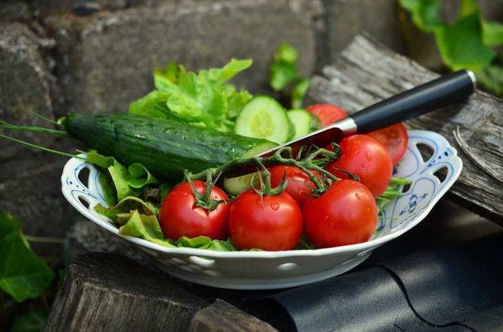 Витамин C не усваивается: названа главная причина, по которой помидоры нельзя есть с огурцами