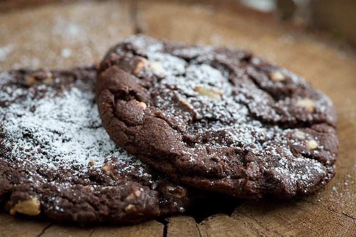 Рецепт «сногсшибательного» печенья с двумя видами шоколада: видео