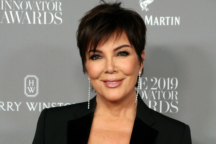 VIDEO: Kris Jenner wows in a dress with feathers at Kourtney Kardashian’s wedding
