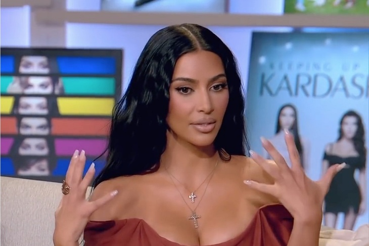 VIDEO: Fans were amused by how Kim Kardashian ate burgers in a commercial