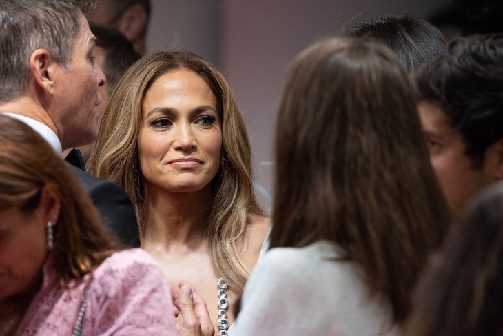 PHOTO: Jennifer Lopez impressed fans with her stylish business outfit
