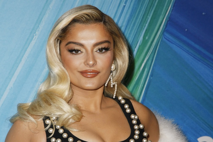 PHOTO: Bebe Rexha flaunts her juisy curves in an open swimsuit