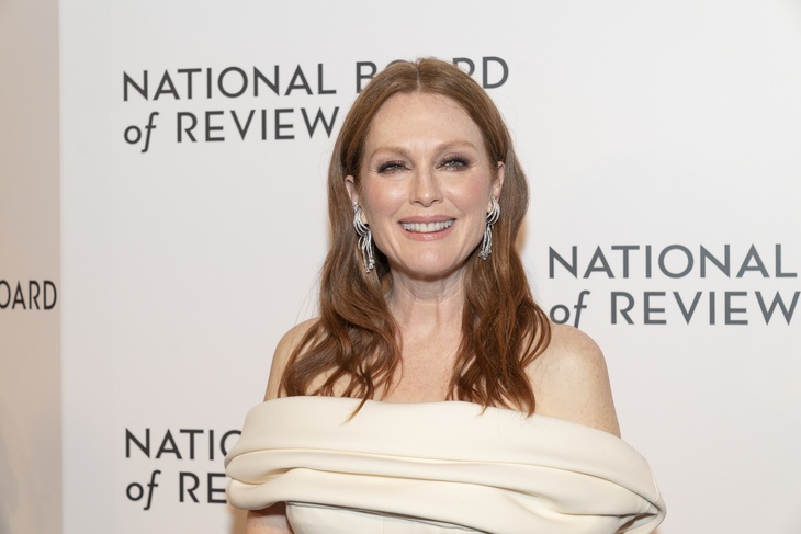 PHOTO: Julianne Moore gives glamorous vibes in an elegant dress at Cannes Film Festival 2022