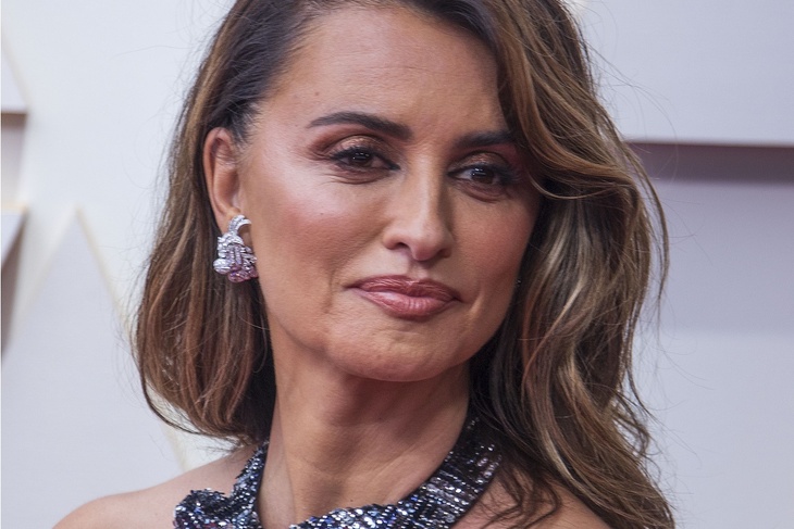 VIDEO: Penelope Cruz changed her image and made a fluffy hairstyle
