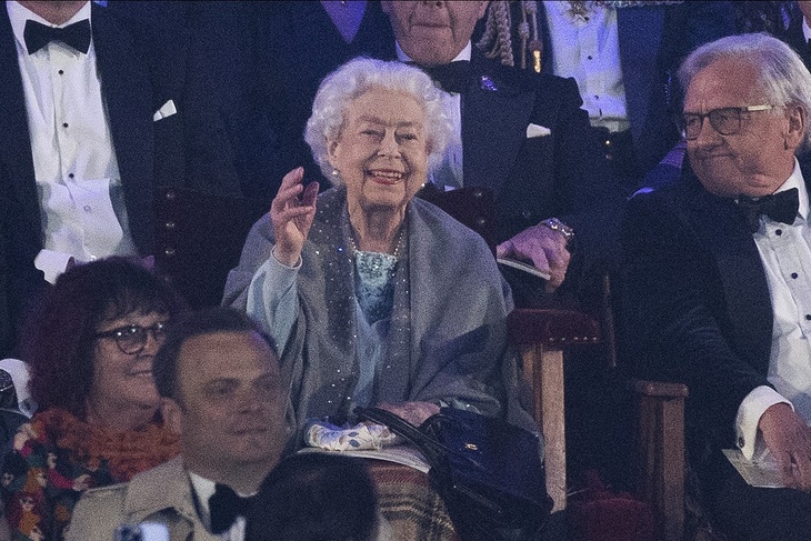 Queen Elizabeth amused fans with reaction to Alan Titchmarsh's speech on the show
