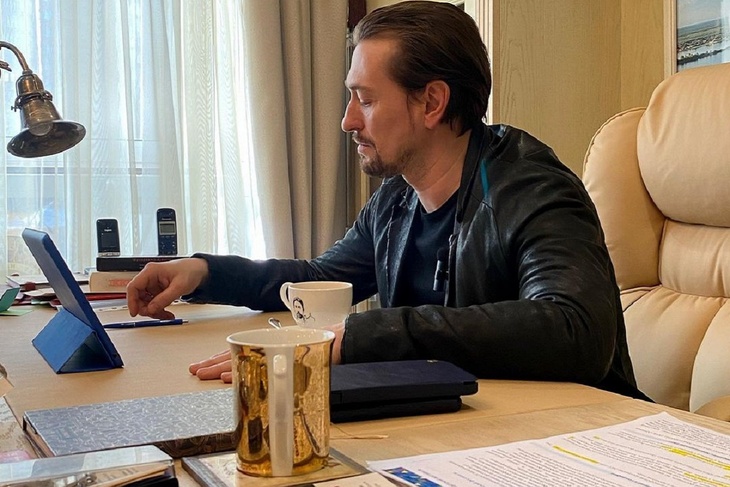 «Не играл негодяев»: Безруков раскрыл свое настоящее отношение к Белому из «Бригады»