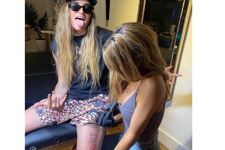 Chrishell Stause personally tattooed her beloved Ji Flip on her thigh