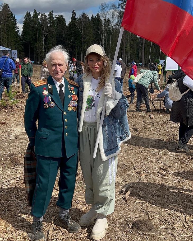 «Оба моих деда воевали»: Хилькевич поздравила поклонников с Днем Победы