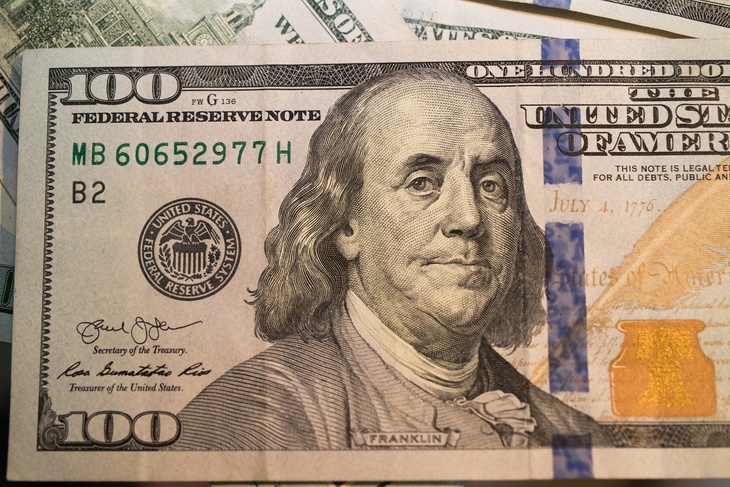 Эксперт пояснил, может ли доллар подешеветь еще сильнее