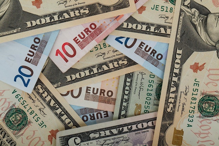 Экономист рассказал, до какой отметки дойдут курсы доллара и евро