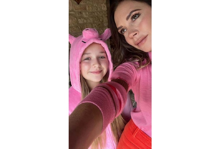 PHOTO: Victoria Beckham showed her grown-up daughter Harper in funny pajamas